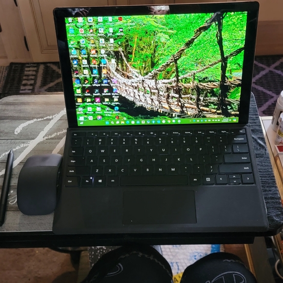 Microsoft Surface Pro 6, i7 Proces) 16GB RAM, 512 GB) Black,Backlit Keyboard - Picture 9 of 14